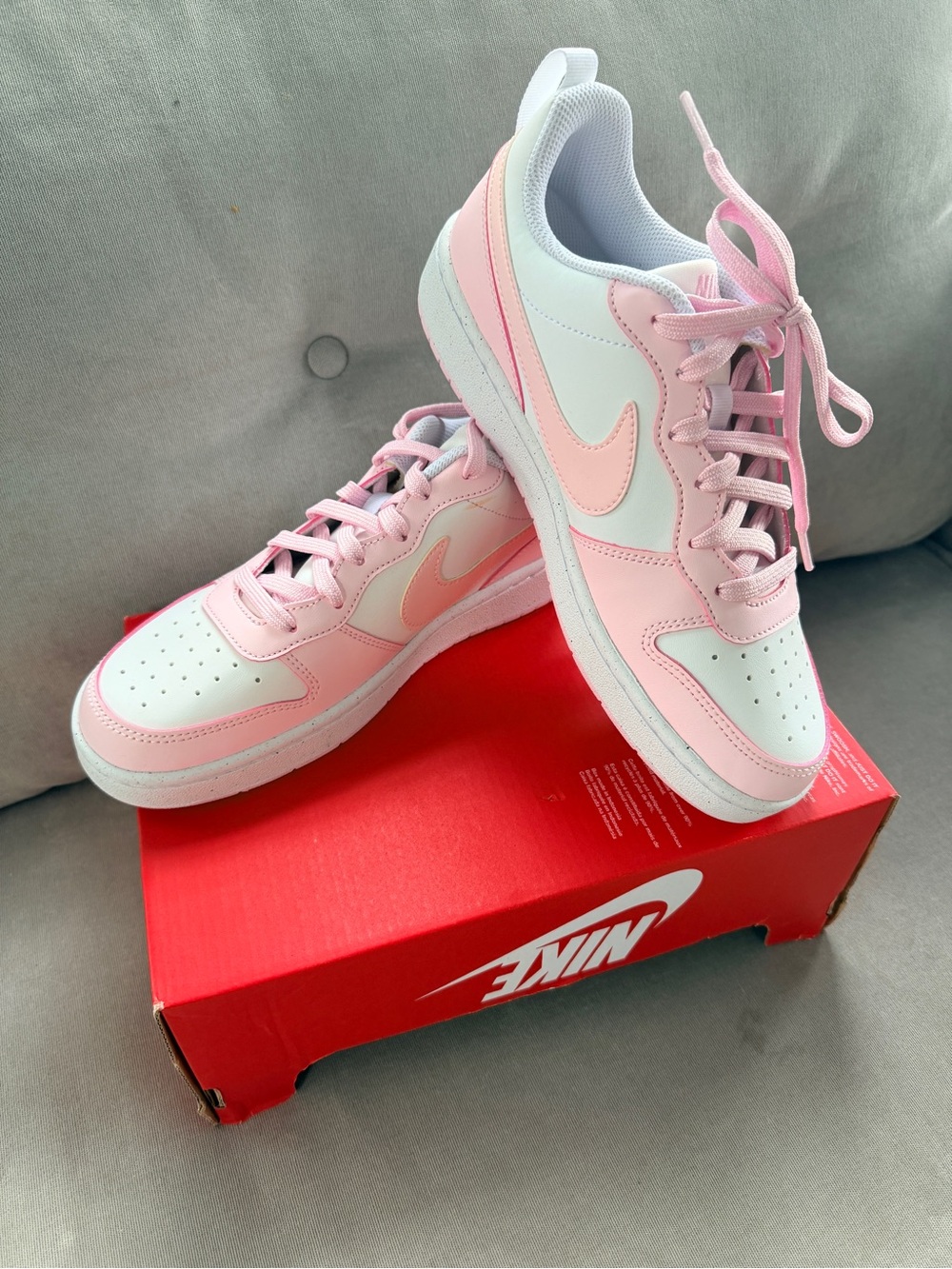 Nike Youth 7 Womens 8.5 Low-Top Court Sneakers - White and Light Pink NEW